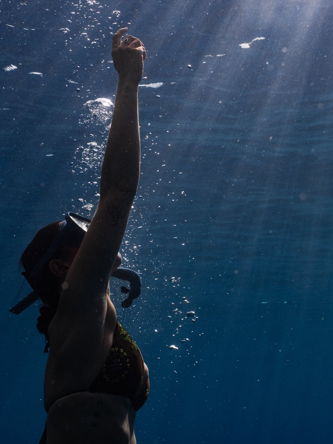 Bumble Tonga location narrative frame